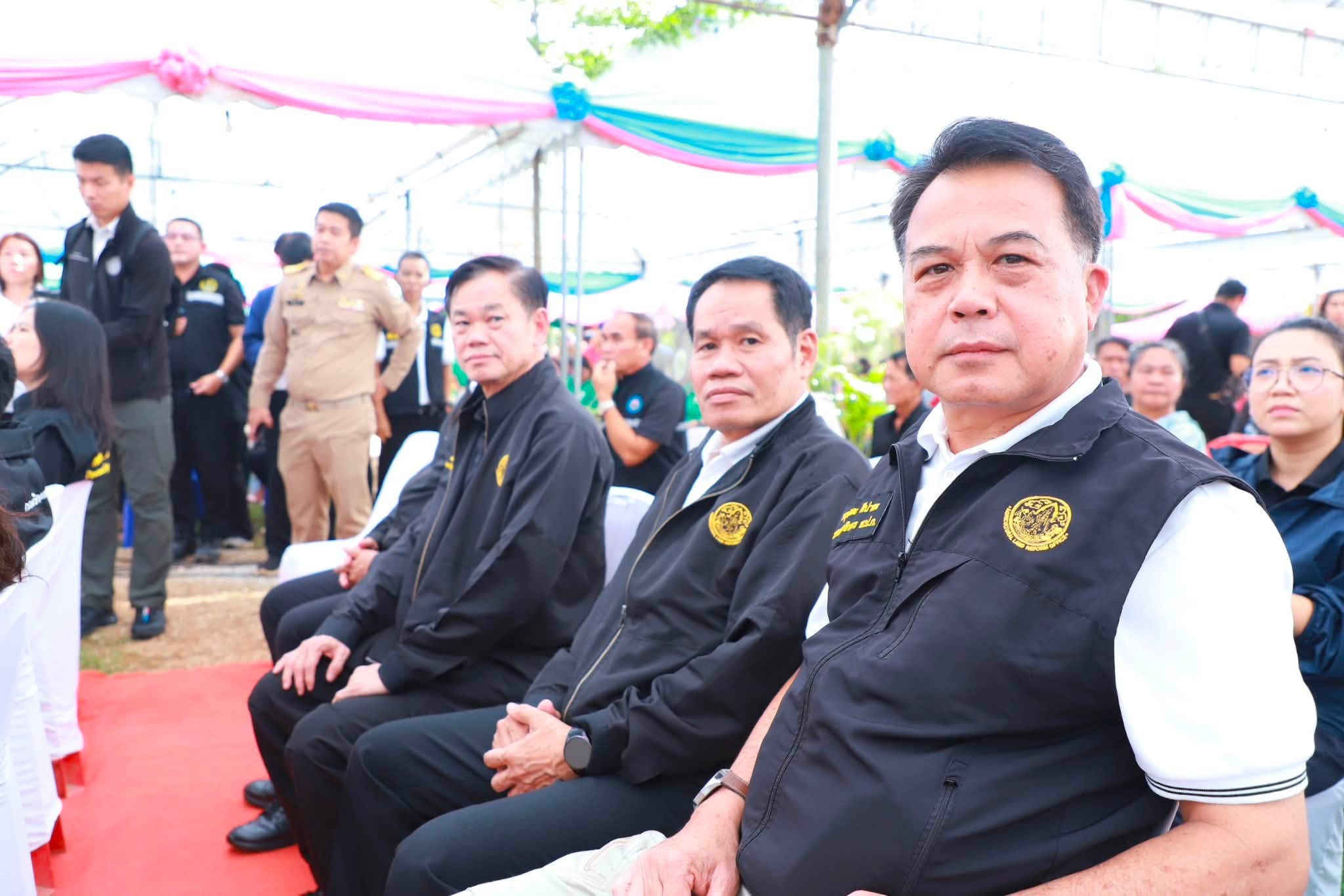 title - รมว.กษ. นำทีมลงพื้นที่ตรวจราชการ พร้อมมอบโฉนดเพื่อการเกษตร ส.ป.ก.เลย กว่า 6 พันไร่